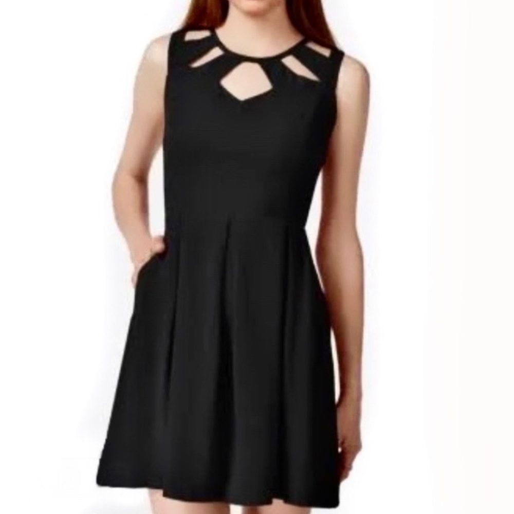 Black Cut-Out Neckline Sleeveless Dress